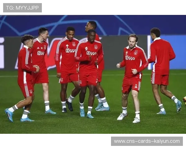 阿贾克斯边路配合为球队带来惊喜
