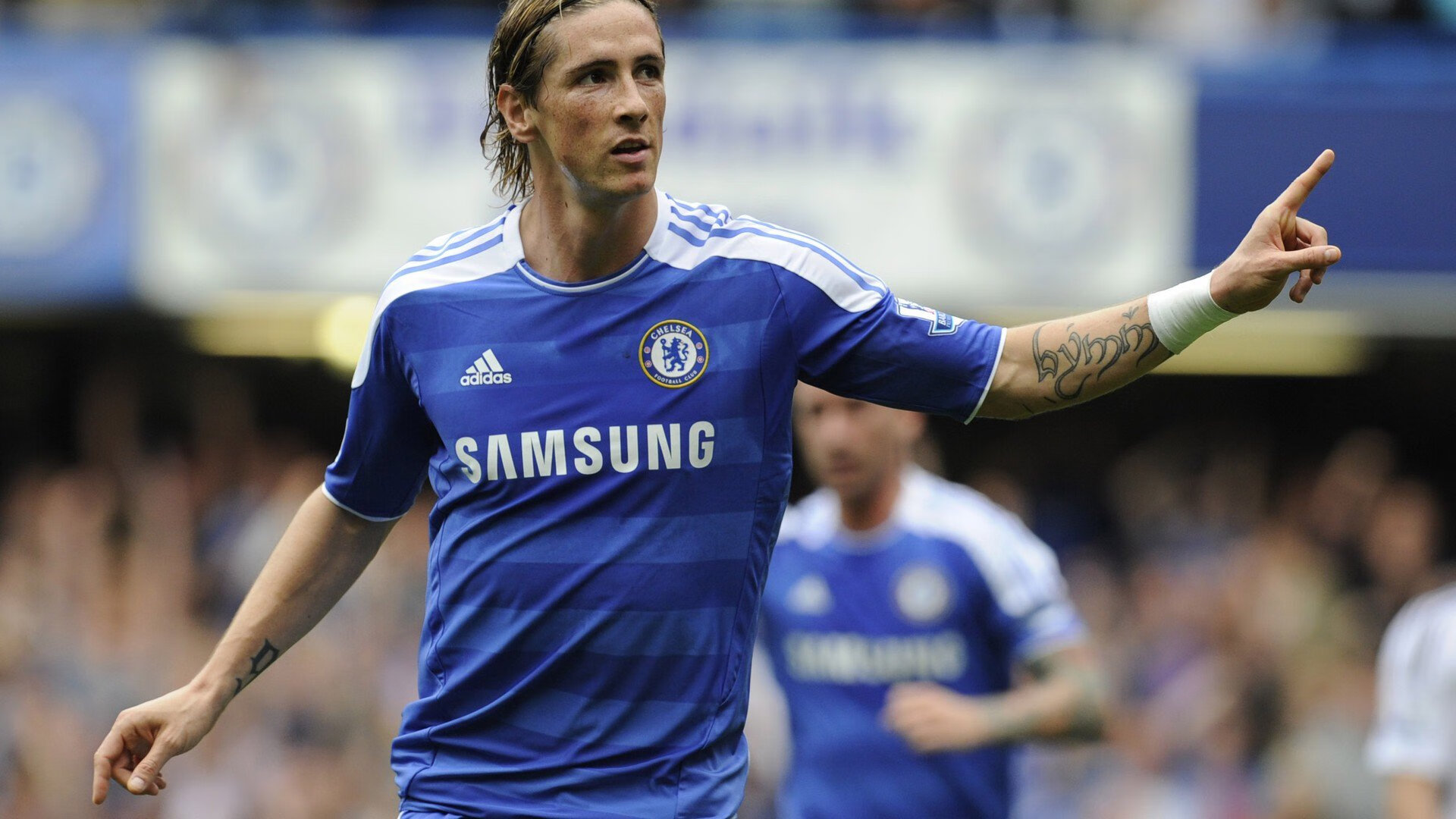 沙滩拔河+沙足混合趣味赛 两项合计总分定胜负